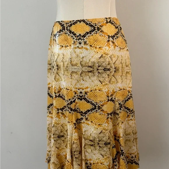 Gold and Black Knee-Length A-Line Skirt with Pleats Size 38/8 - Picture 3 of 10